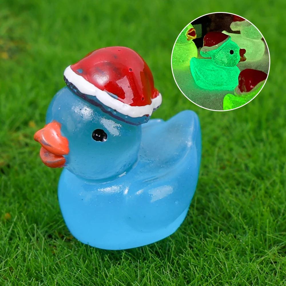 6/1pcs Duck Ornaments Car Christmas Hat Cartoon Luminous Little Duck Ornaments Noctilucent Resin Automotive Decoration Ornaments
