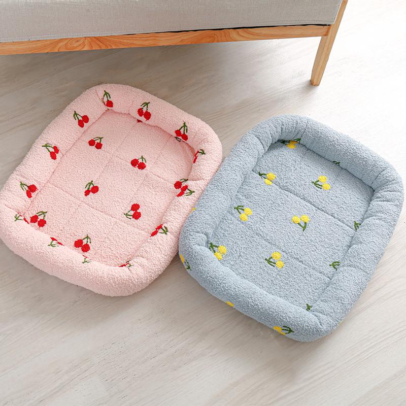Pet Cloud Velvet Nest: Cozy Mat for Small Dogs & Cats