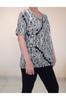 Damen Stil Übergröße T-Shirt Schwarz und Weiß Gemustert Gekämmte Viskose T-Shirt mit Gekräuseltem Kragen
