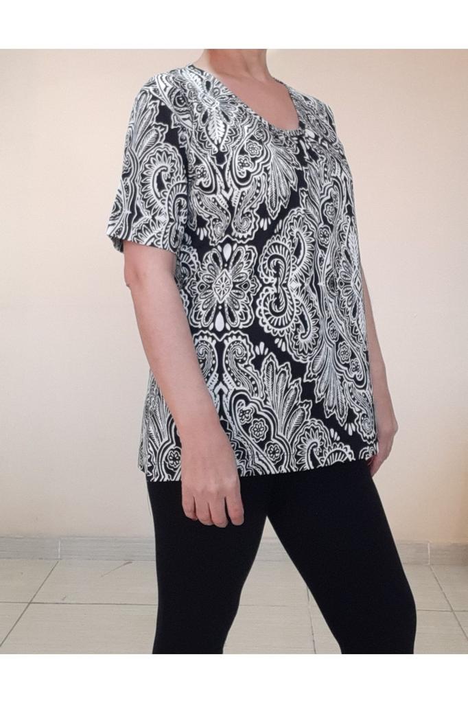 Damen Stil Übergröße T-Shirt Schwarz und Weiß Gemustert Gekämmte Viskose T-Shirt mit Gekräuseltem Kragen