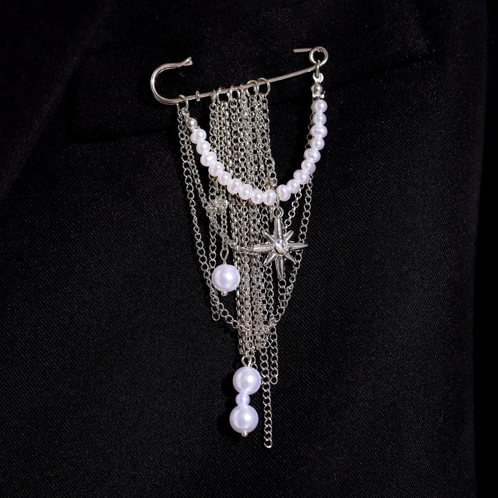 Minimalist Cross Jewelry Paperclip Chain Brooch—Unisex Punk Hip Hop Heart Pin with Tassel for Suits