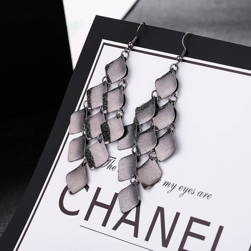 European and American Earrings, Fashionable Styles, Fashionable Metallic Exaggerated Tassels, Elegant Long Trendy Element Earrings and Pendants