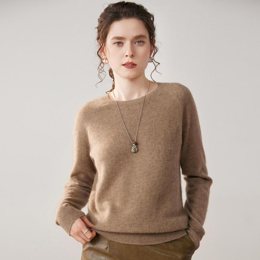 Women's Versatile Cashmere Round Neck Sweater - Thin, Simple, Loose-Fit Knitted Design for Autumn/Winter.