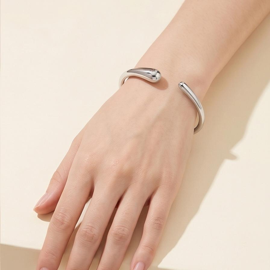 18K Gold-Plated Stainless Steel Open Bangle with Smooth Texture and Dual-Size Heads