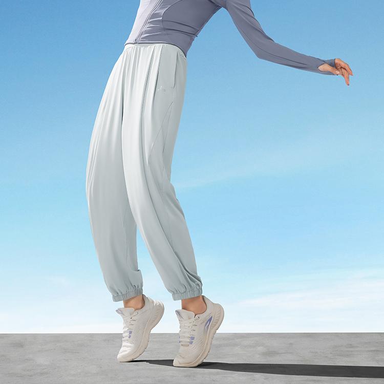 Li Ning Womens Fitness Series UPF 50+ Solid Color Reflective Elastic Waistband Tapered Leg Sun Protection Sports Pants Women pants Coin-Gray AKLT542-3