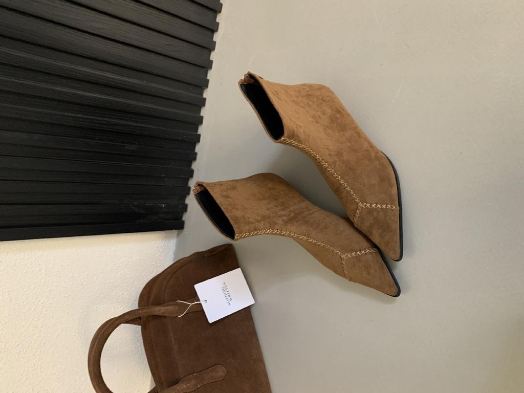 2025 neue koreanische Version spitz Wildleder Spleißung niedriger Absatz Reißverschluss niedriger Schaft Chelsea Martin Damen Kurzstiefel