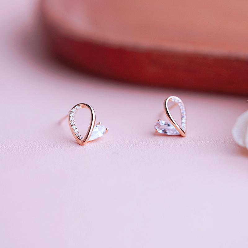 Einfaches und Süßes Design und Liebesohrringe Roségold Diamantbesetzt Neu und Klein