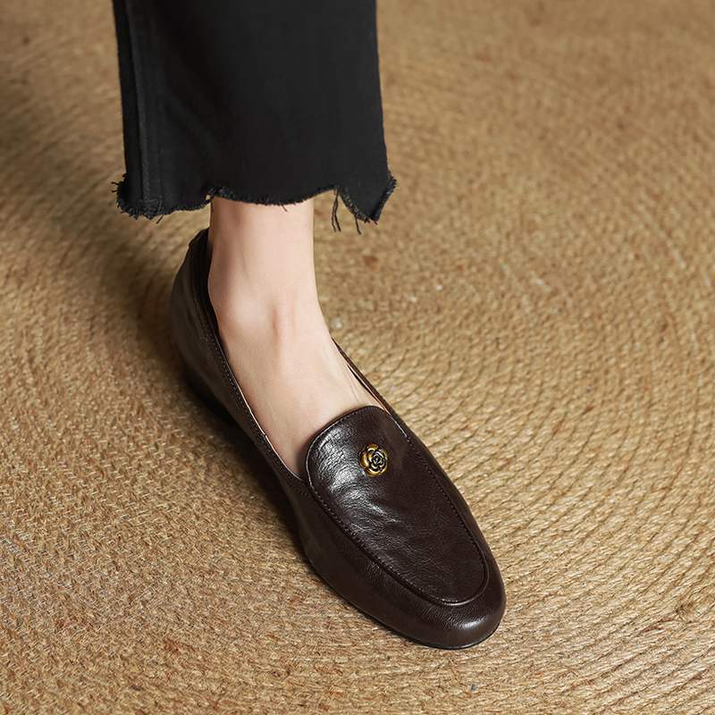 Krazing Pot Sheepskin Fashion Summer Spring Autumn Summer Slip on Women Round Toe Med Heels Metal Flowers Pleated Style Loafers