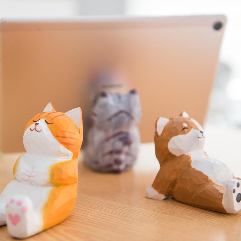 Wooden Cat Phone Stand With Cute Animal Design For Office Desk And Car Decor