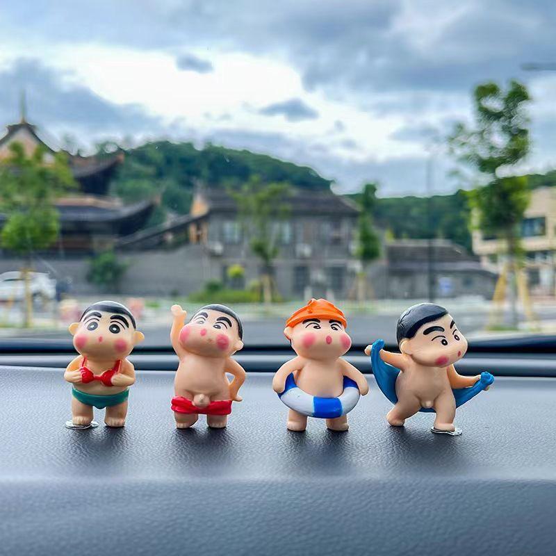 Ornament Consola Auto Păpușă Crayon Shin-chan - Decor Interior Desen Animat