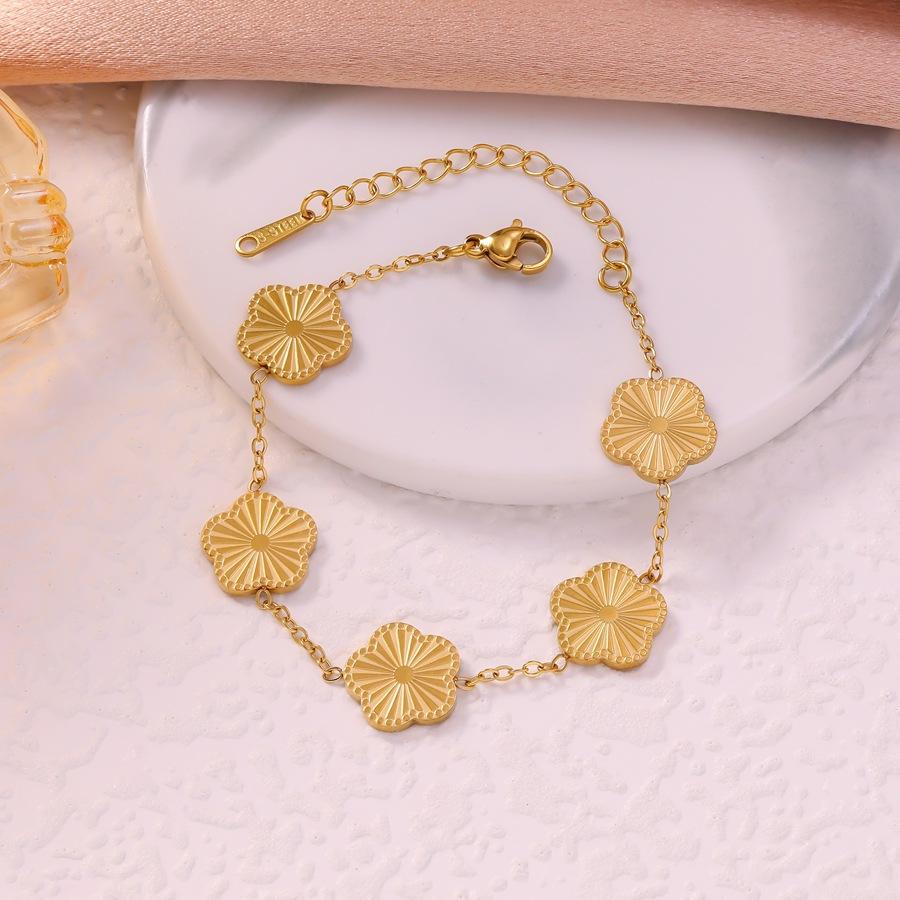 Elegant and Fashionable Flower Bracelet, Light Luxury Titanium Steel Five-Leaf Flower Bracelet for Women, Stainless Steel Flower