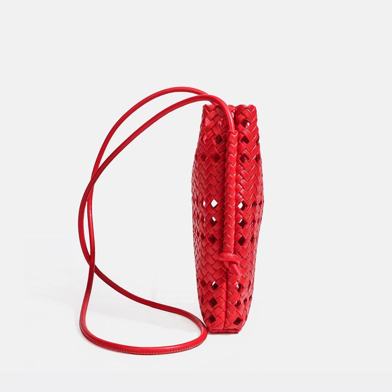 A Niche Woven Mobile Phone Bag with A Hollow Design, Featuring Fashionable and Casual Beach-style Cross-body Style. Casually