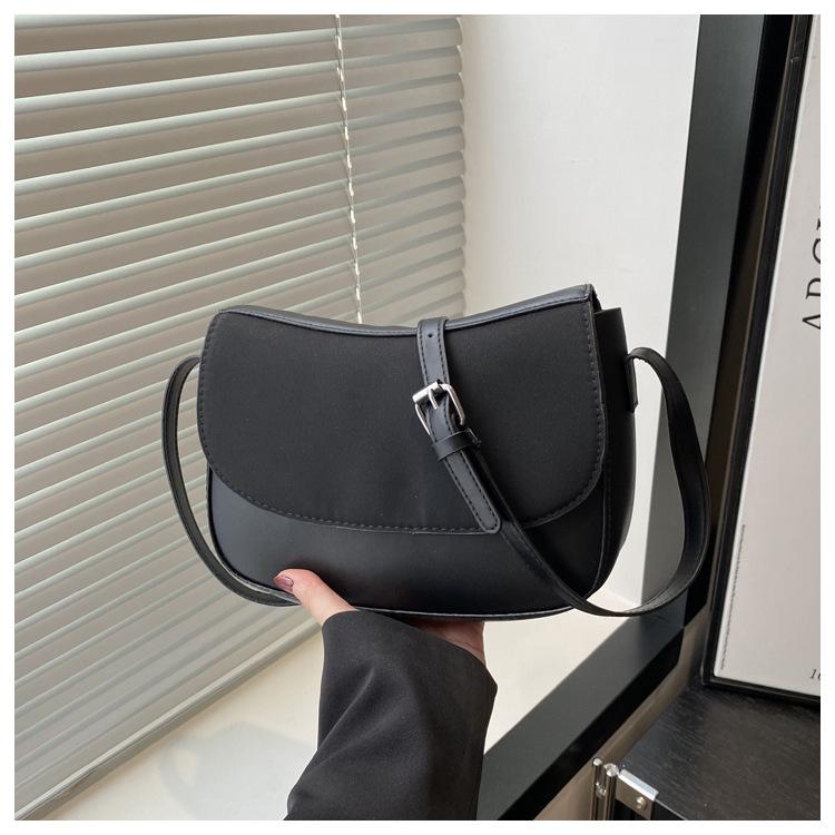 

2025 нишевая мода каштановая сумка новая сумка-седло ретро темперамент портативная женская наплечная сумка подмышку сумка через плечо чёрный