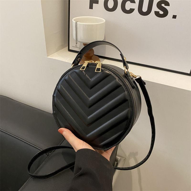 

Foreign style bag women s 2025 spring new fashion diamond versatile shoulder ins premium texture small round bag