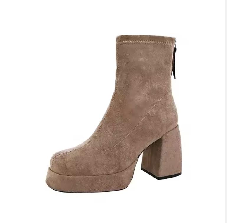 2026 Dámské Módní Kozačky na Vysokém Podpatku Zimní Nový Britský Styl Měkká Podrážka Protiskluzové Univerzální Udržující Teplo Kožené Boty