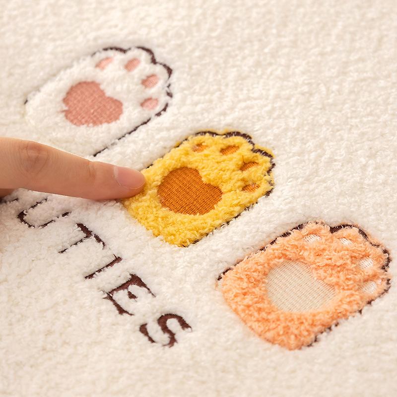 Подушка для дивана из овечьей шерсти с рисунком из мультфильма — фото 4