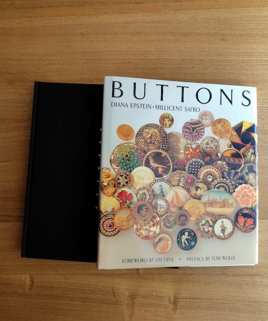 [USED] BUTTONS Foreign books