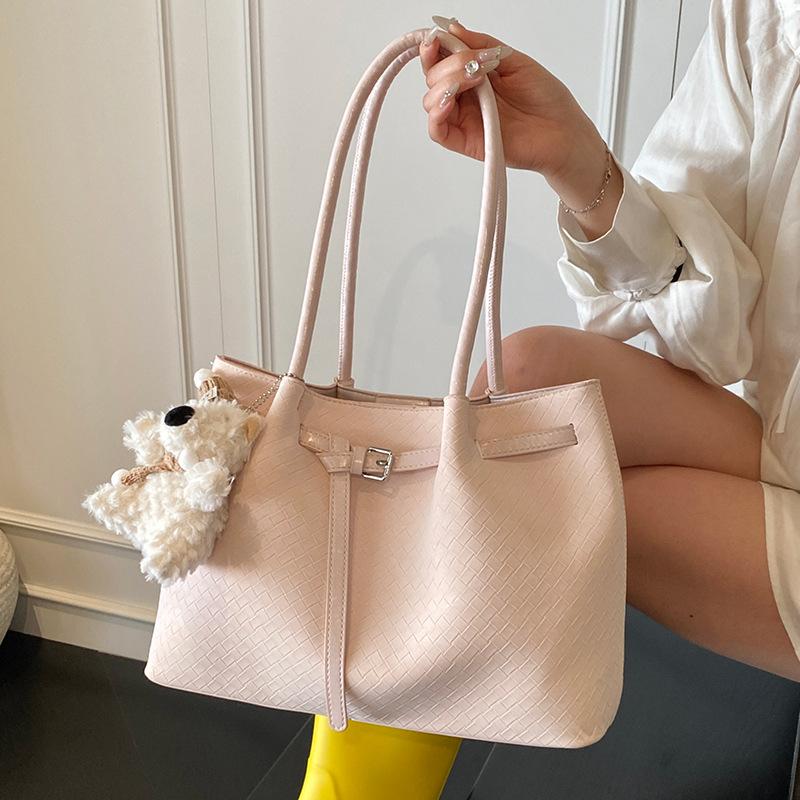 Fashionable and Gentle Style Simple and Elegant Underarm Tote Bag Versatile for Commuting High-end Single-shoulder Bag Casually