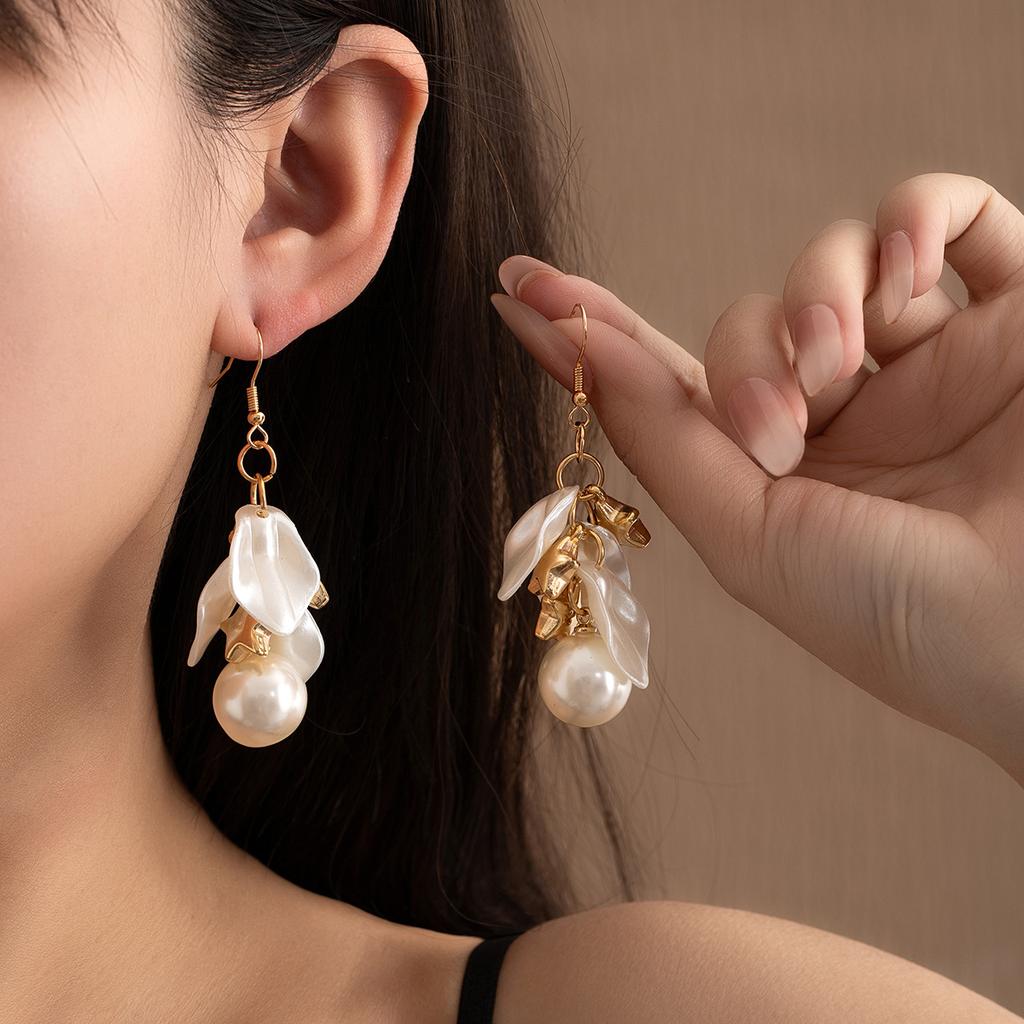 French Retro Light Luxury White Petal Pearl Earrings, Simple Design Flower Butterfly Key Fringed Earrings