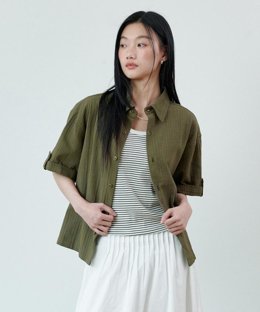 GLW [Unisex] Rolled-Up Seersucker Crop Shirt Khaki
