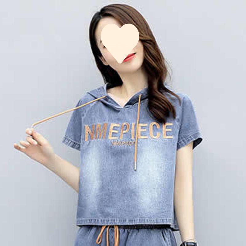 

Комплект из двух предметов большого размера в корейском стиле, джинсовый, с широкими брюками: Повседневный и стройнящий с вышитыми деталями S (80-95 jin)