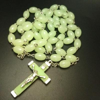 1 ST Luminous Christelijk Katholiek Kruis Rozenkrans Ketting Gloeiend Licht in Donker Kralen Rozenkrans Kettingen voor Mannen Vrouwen Christenen