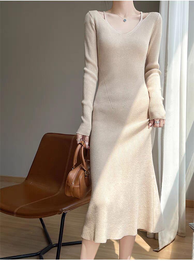 2025 Autumn/Winter Elegant Slim-Fit V-Neck Wool Knit Dress