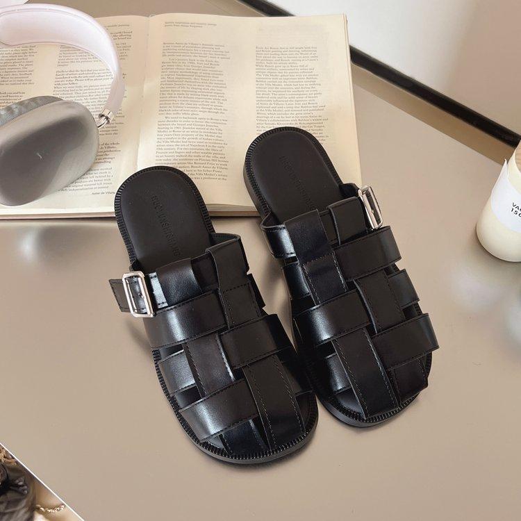 

Baotou half slippers women s 2025 summer new pig cage shoes woven retro one-pedal flat white outer sandals 35