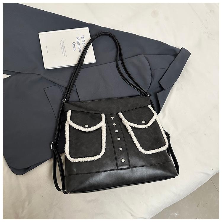 

2025 fashion autumn and winter new shoulder bag large capacity commuter tote bag women s trend versatile simple backpack
