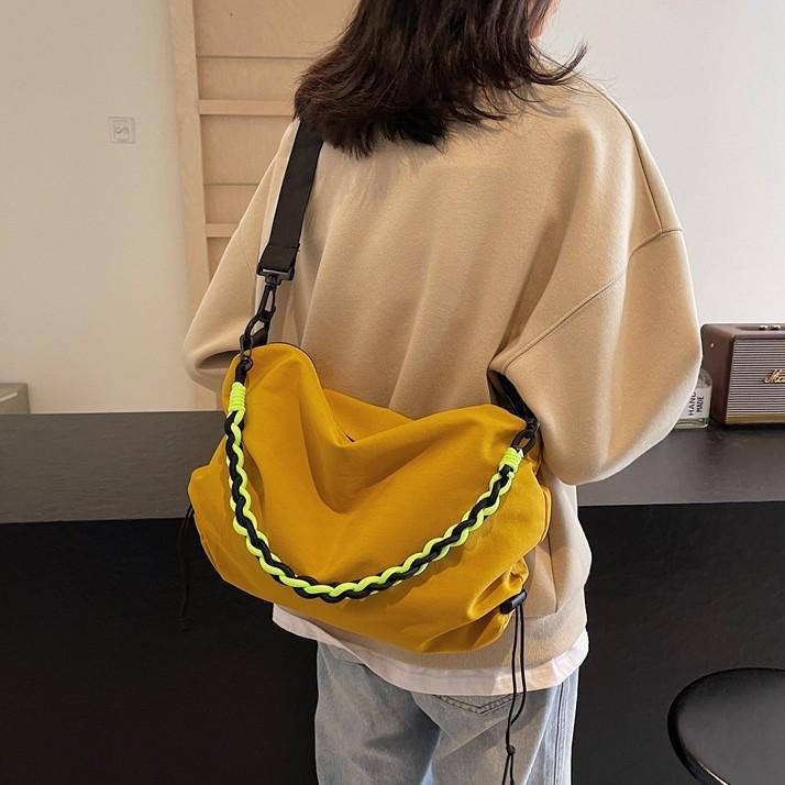 Japanese versatile messenger bag Korean version of simple solid color portable shoulder bag trendy couple underarm tote bag