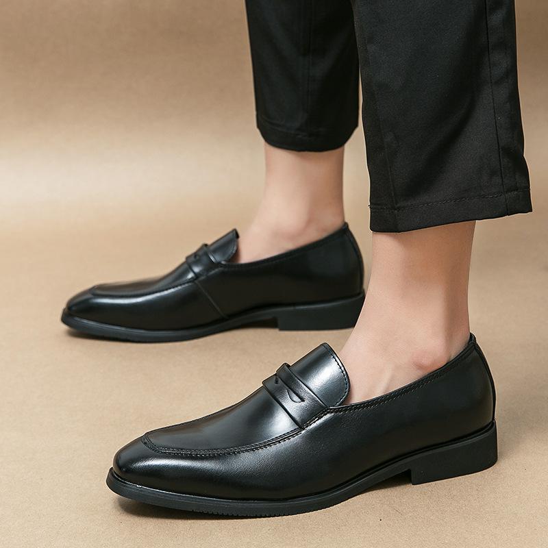 2025 Spring and Autumn Retro Casual Small Leather Shoes Pointed Hair Stylist British Large Size Business Dress Leather Shoes