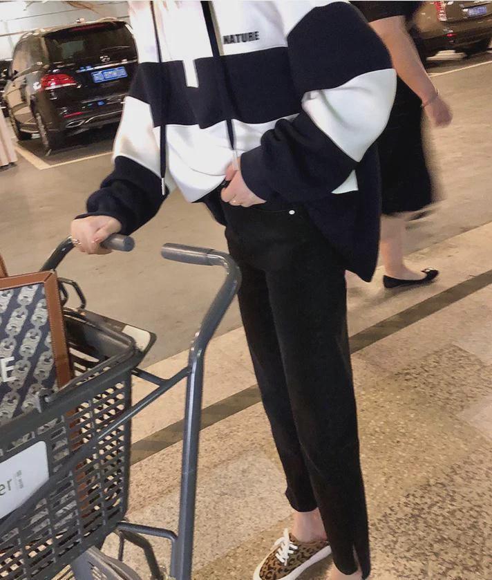 Stylish Cotton Maternity Suit: Belly-Concealing Hooded Pullover with Contrasting Colors