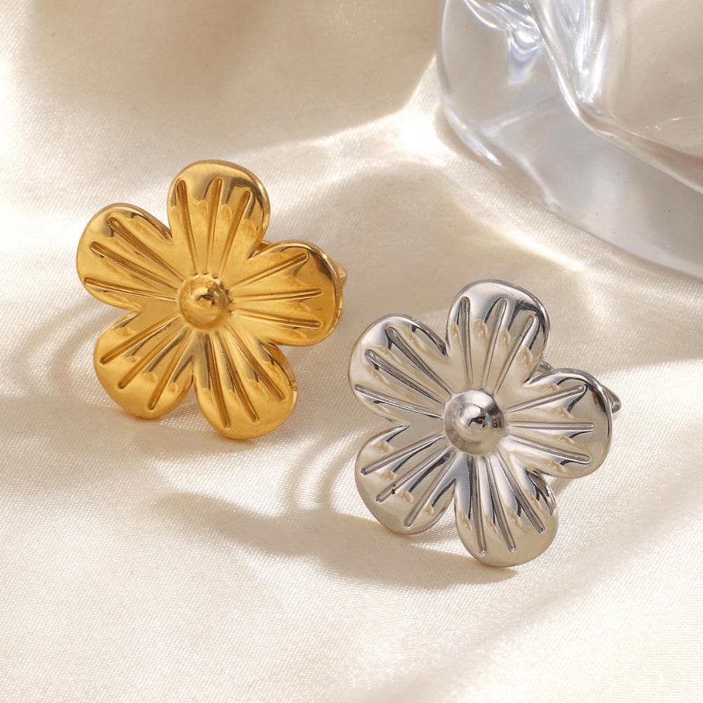 Hip Hop Personality Stainless Steel 18K Gold-plated Flower Rings for Women Simple Fashion Party Finger Jewelry Accessories Gifts