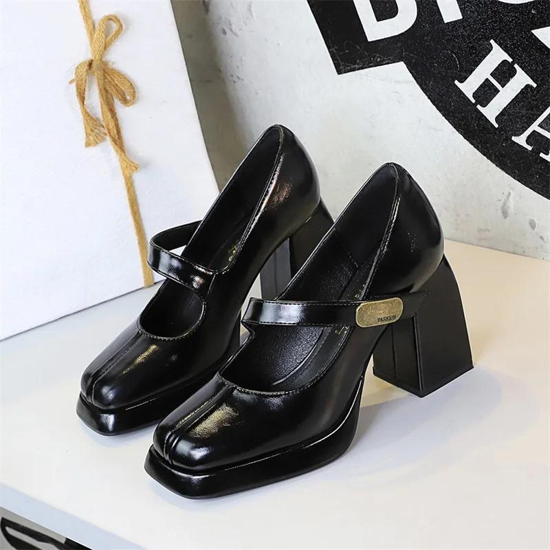 Scarpe col Tacco Alto da Donna Design Retro Quadrato Scarpe col Tacco Alto Moda Scarpe Mary Jane Fibbia Metallica Scarpe Singole in Pelle da Donna