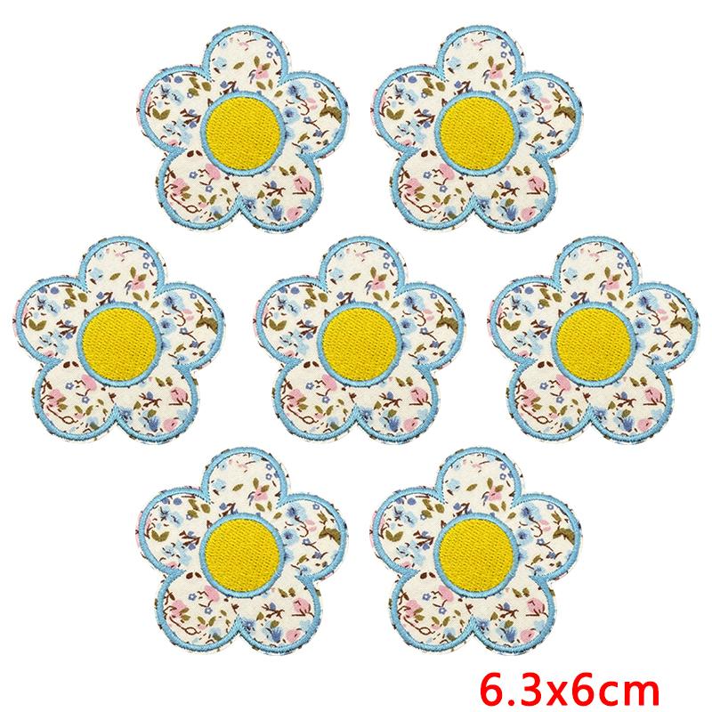 10 /26pcs Wholesale Fresh Letter Embroidery Patch Diy Floral Heart Bow Iron On Patches For Clothes Jackets Backpack Sew Stickers 