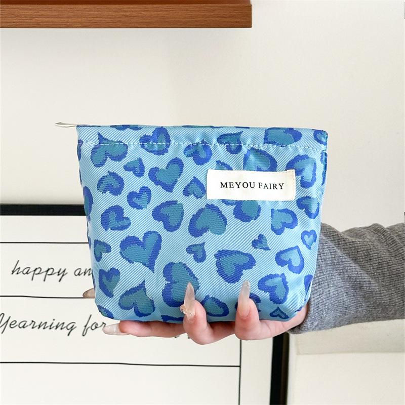 Heart Pattern Cosmetic Bag Portable Leopard Print Makeup Bag High-Capacity Makeup Bag Lightweight For Suitcase Travel Business