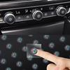 Autoaccessoires – Stickers in de autosalon