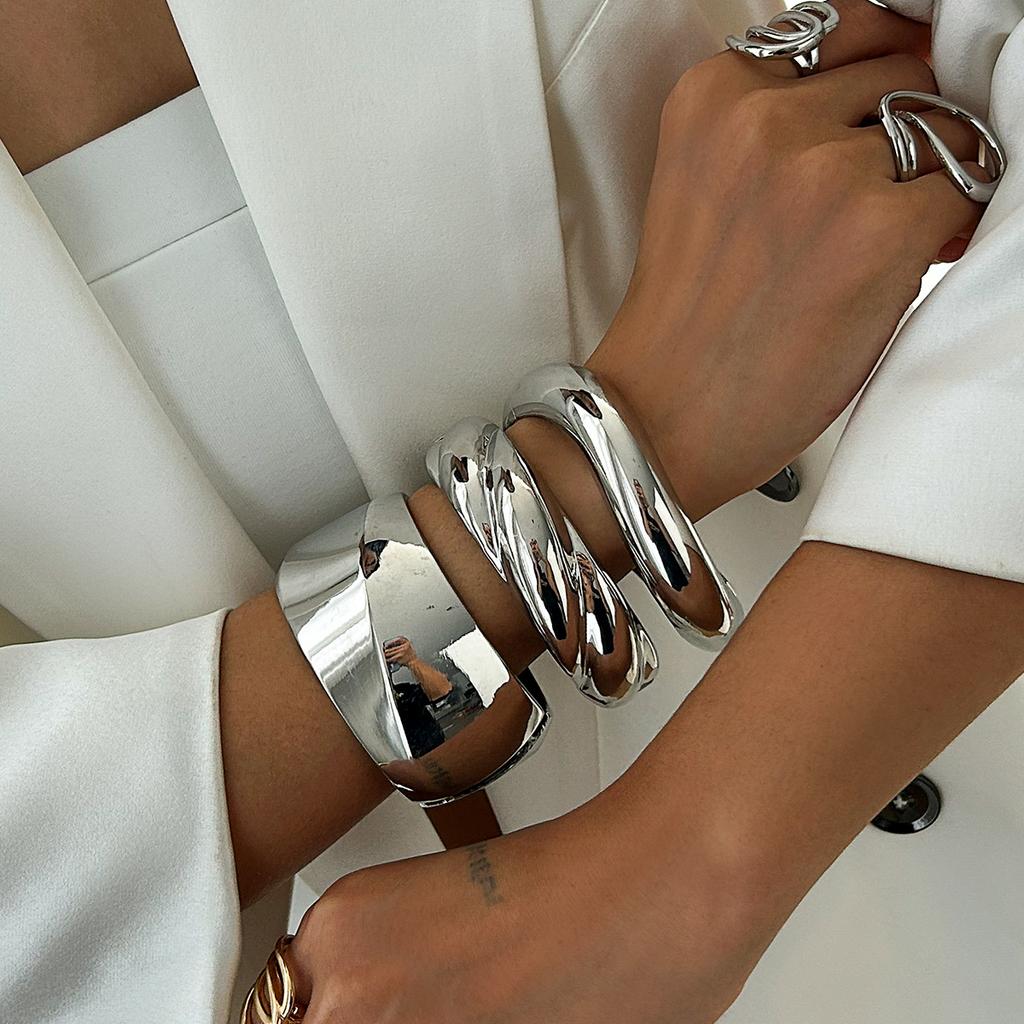 Fashion Metal Glossy Wide Bracelet Bracelet Personalized Geometric Thread Spring Bracelet
