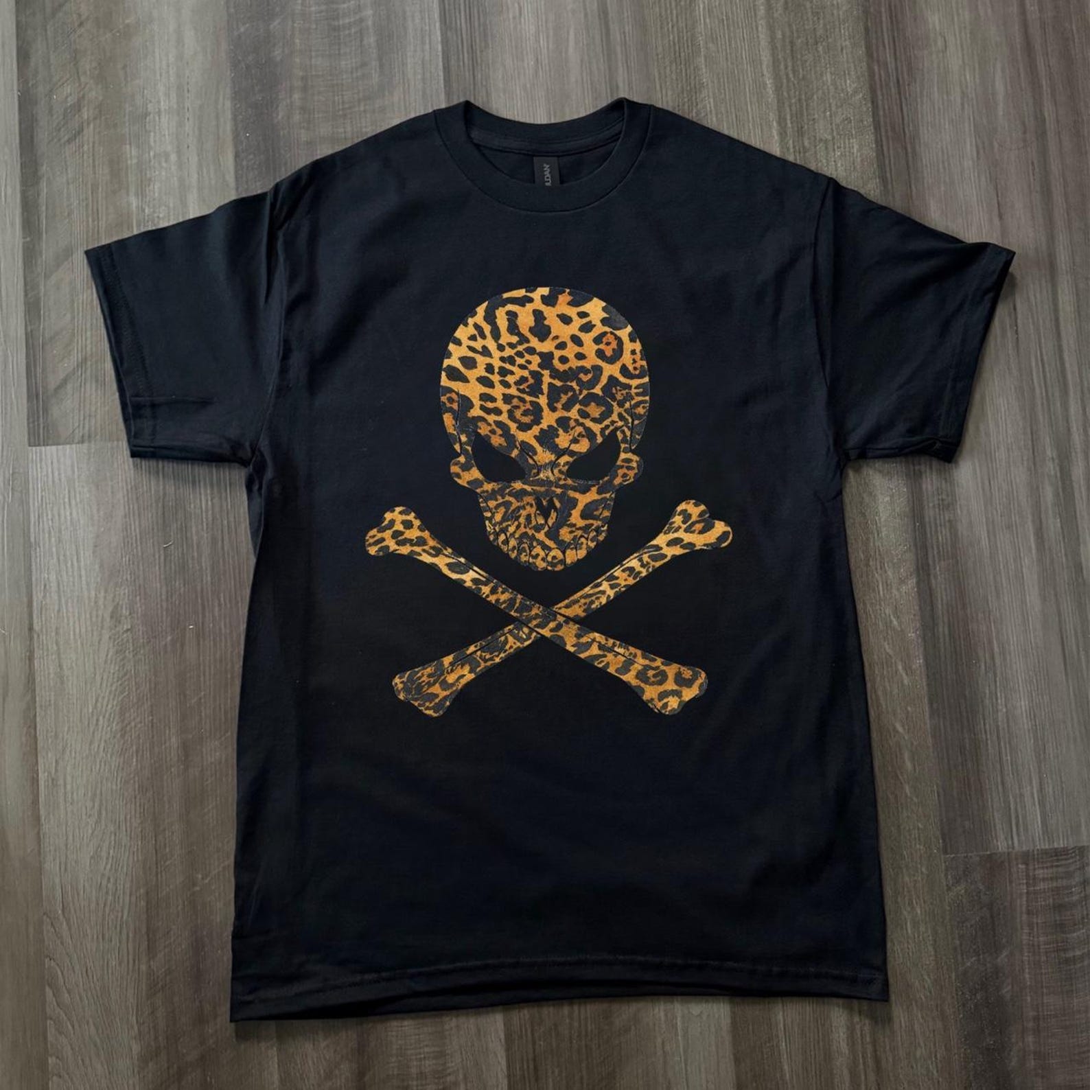 Leopard Skull Shirt, Skull Crossbones Tee, Gothic Graphic Tee, Punk Rock Shirt, Vintage Leopard Print Top, Unisex Streetwear, Edgy Tee 3XL
