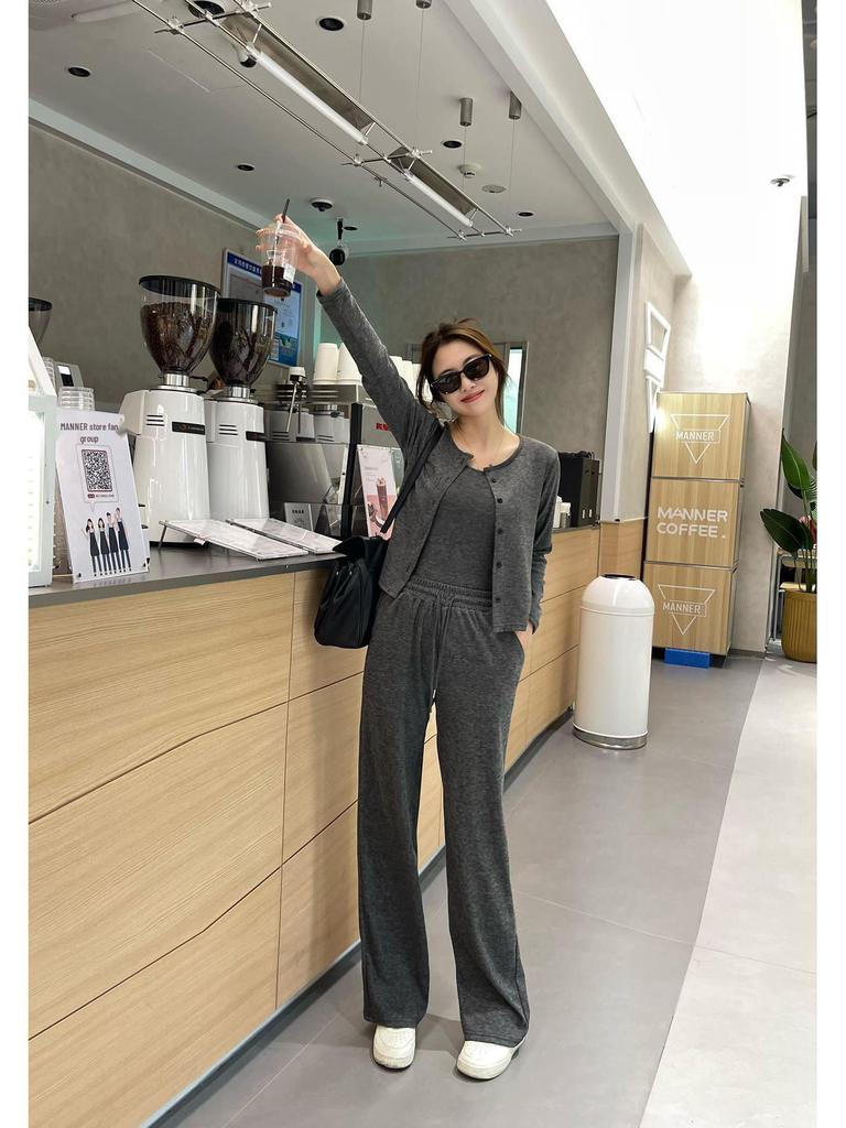 Trending Women's Casual Sportswear: Spring/Autumn Lightweight Loose-Fit Fashion Cardigan and Glutinous Rice Three-Piece Set