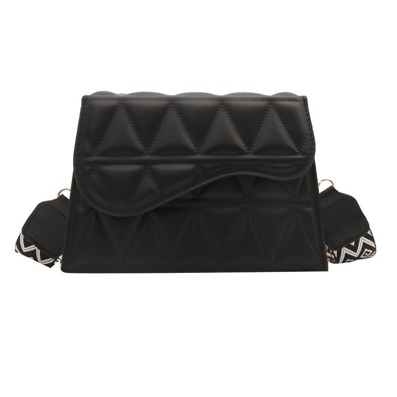 

Ромбовидная вышитая нитью маленькая квадратная сумка женская 2024 новая корейская версия тренд простая модная одноплечевая косая женская сумка чёрный