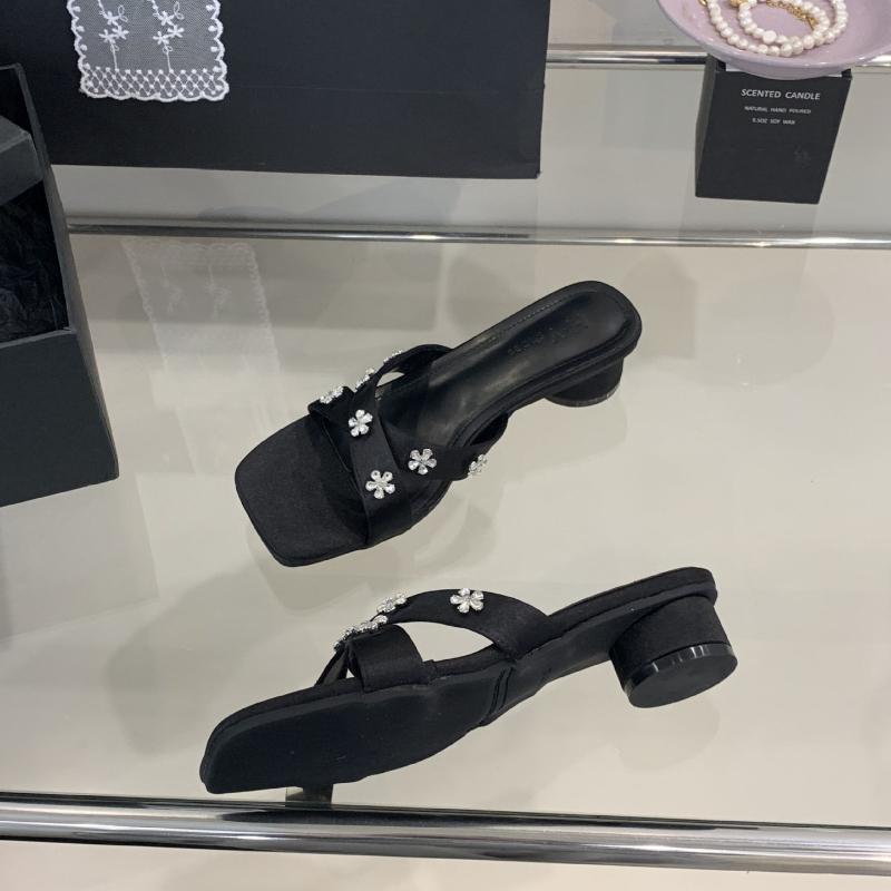 Mode Mode Temperament Frauenschuhe 2025sommer Neu Eckige Zehenpartie Niedriger Absatz Schlicht Vielseitig Damen Slipper Rutschfest Damen Sandalen