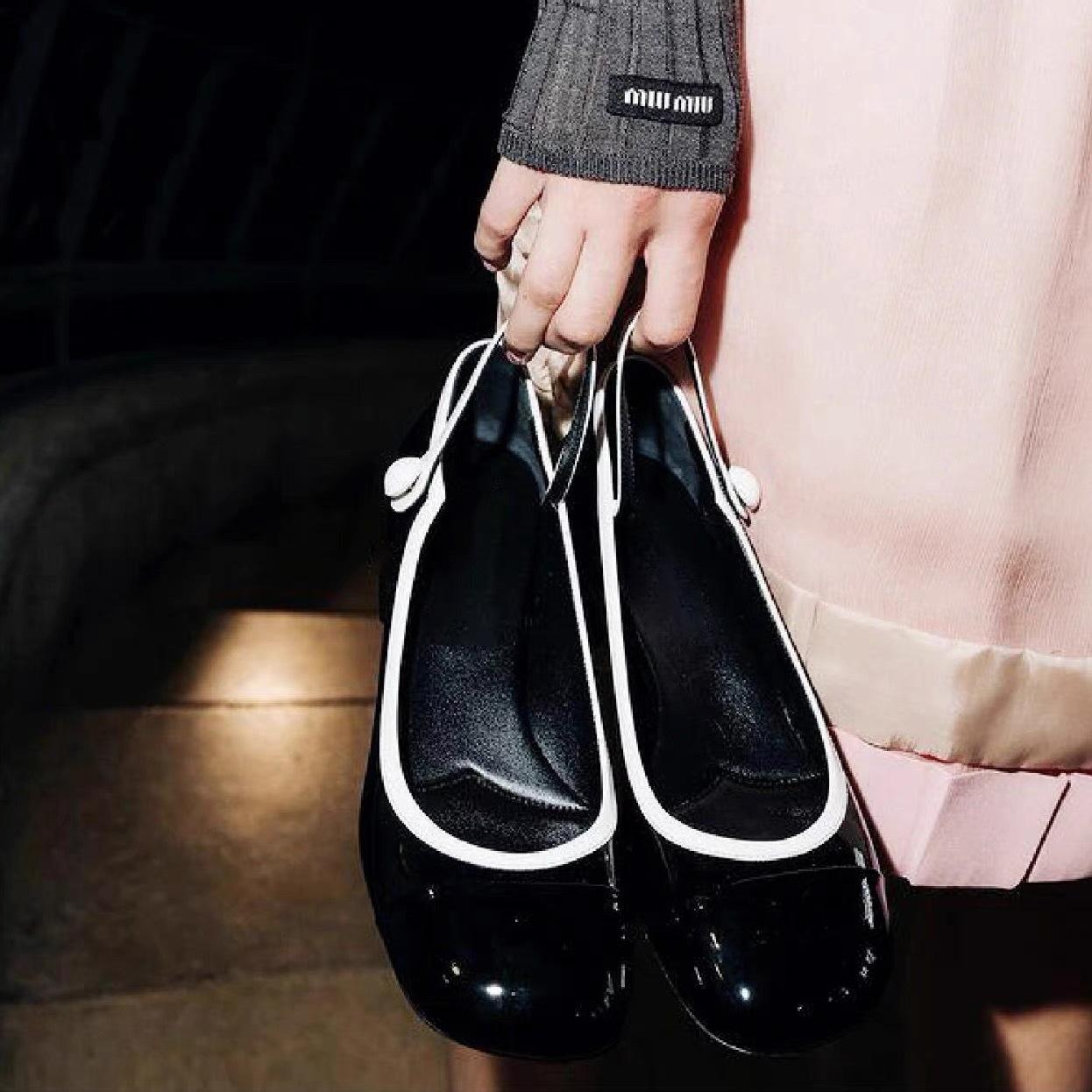 

Leather one-word buckle thick heel Mary Jane single shoes women s French high heels evening shoes small leather shoes ladyshoes 40 чёрный