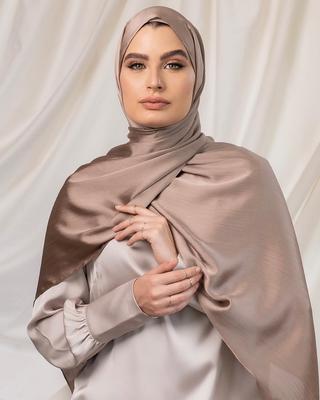 Hijab Lungo alla Moda in Crepe di Seta Hijab Satinato Stropicciato Molto Venduto per Donne Musulmane Hijab in Raso Foulard Islamico