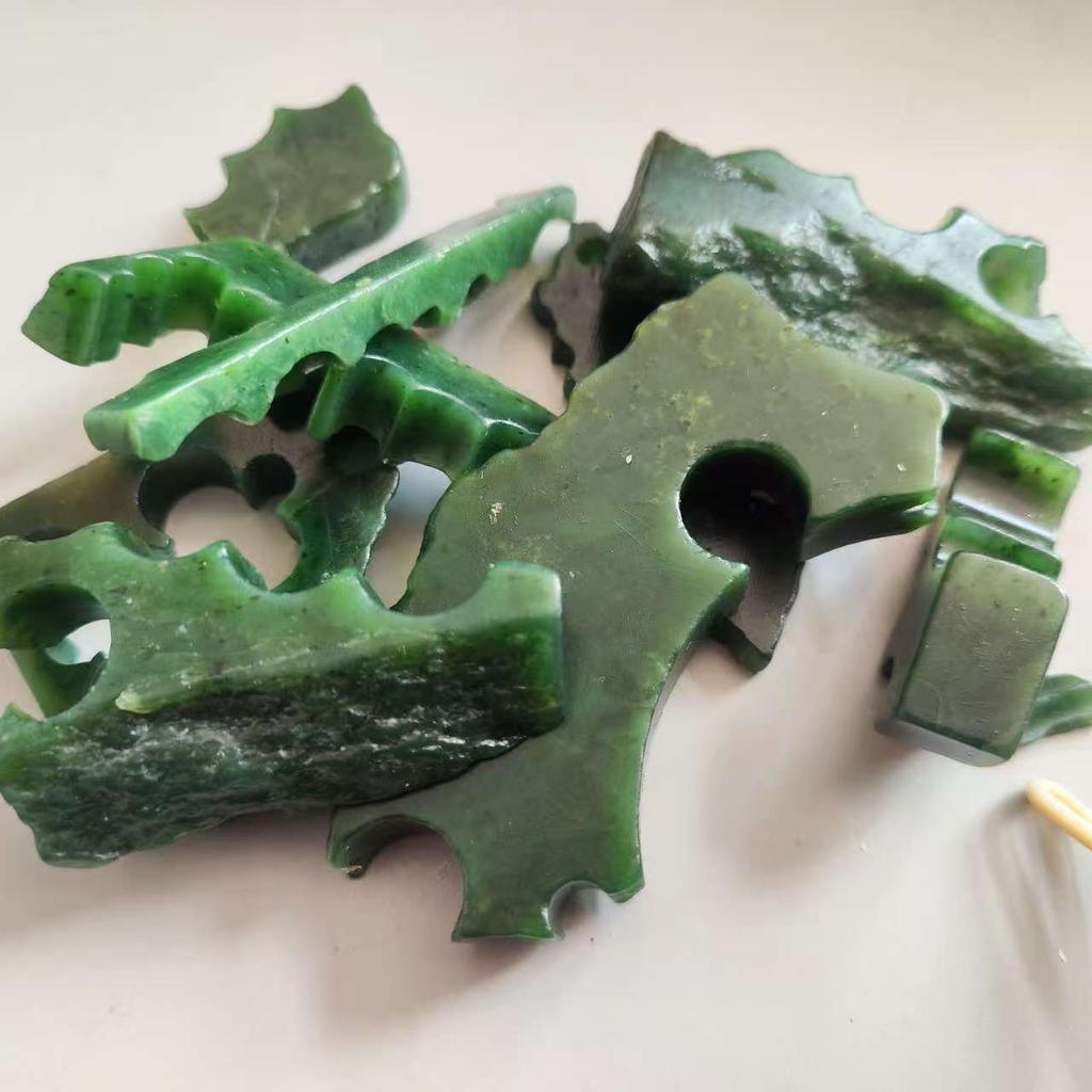 Natural Jade Stone Hetian Green Jasperite Jasper Stone Raw Crystals and Stones Healing Mineral Specimen Decoration Stone Home