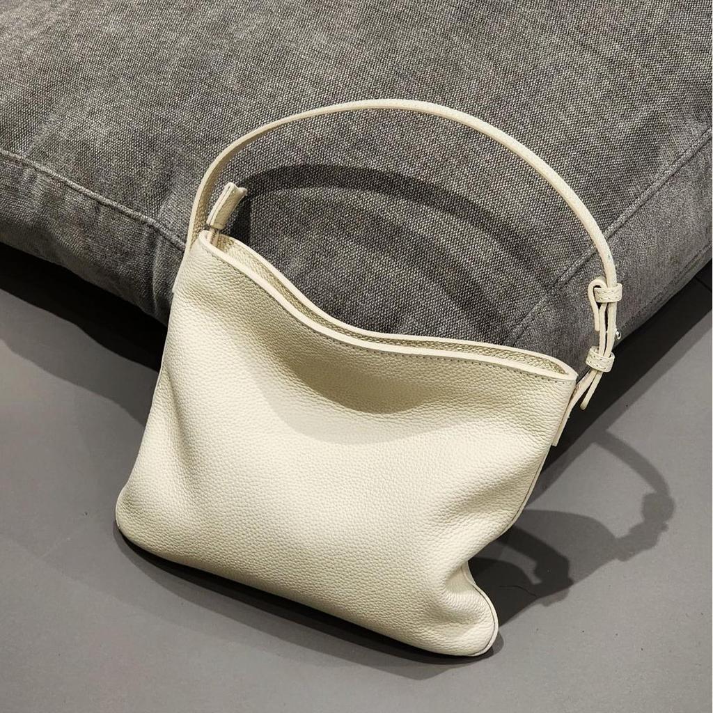 Borsa a secchiello casual in pelle bovina di primo strato, borsa tote minimalista di alta gamma, borsa in pelle versatile leggera e alla moda a spalla singola o diagonale