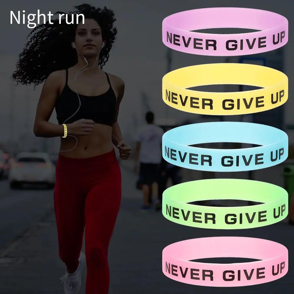 Geschenke Silikon Armband Teenager Leuchtendes Gummiarmband Sport Manschette Armreif Männer Frauen Niemals Aufgeben