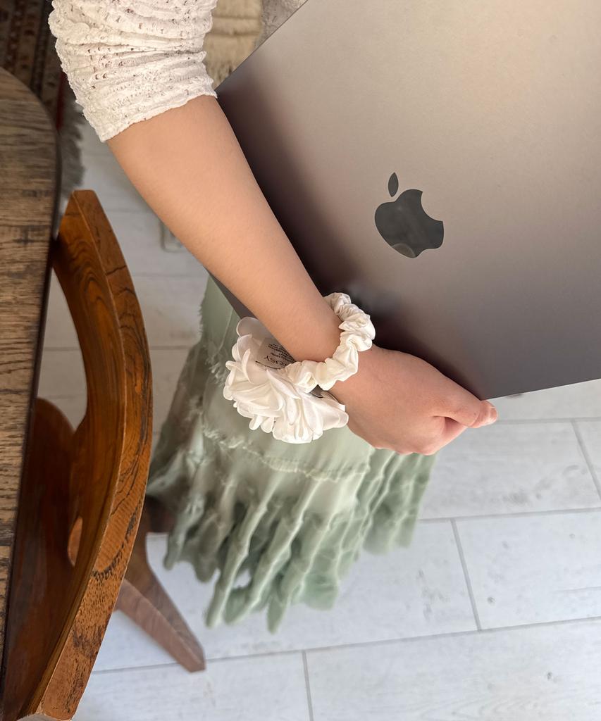 Cosymosy White Camellia Scrunchie