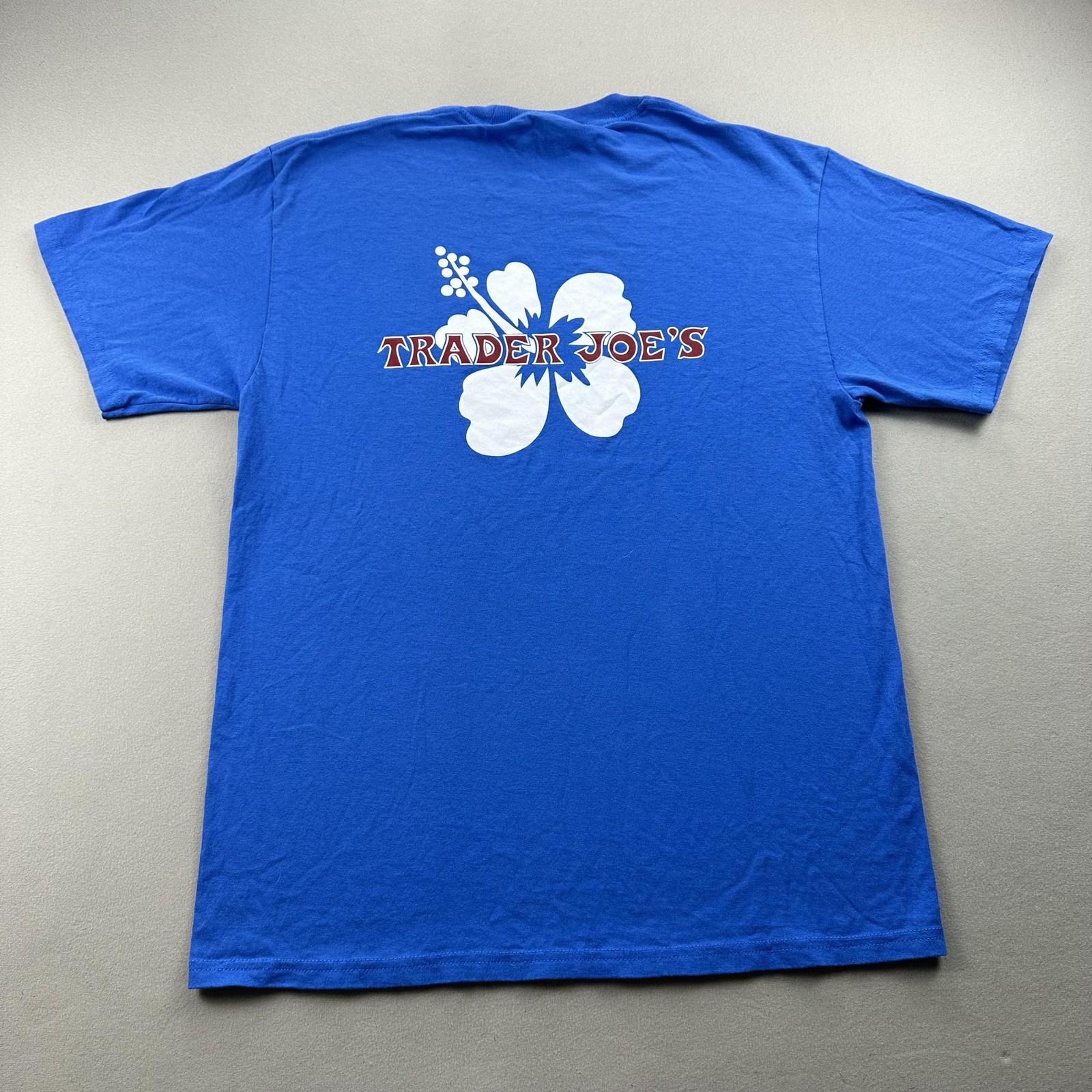 Trader Joes T-Shirt Mens Medium Blue Flower Farmers Market Employee Grocery TJs S