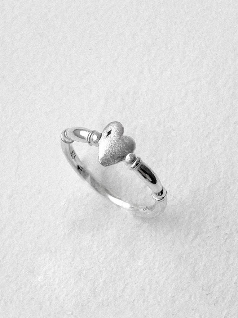 Overgrey Sparkling Heart Ring